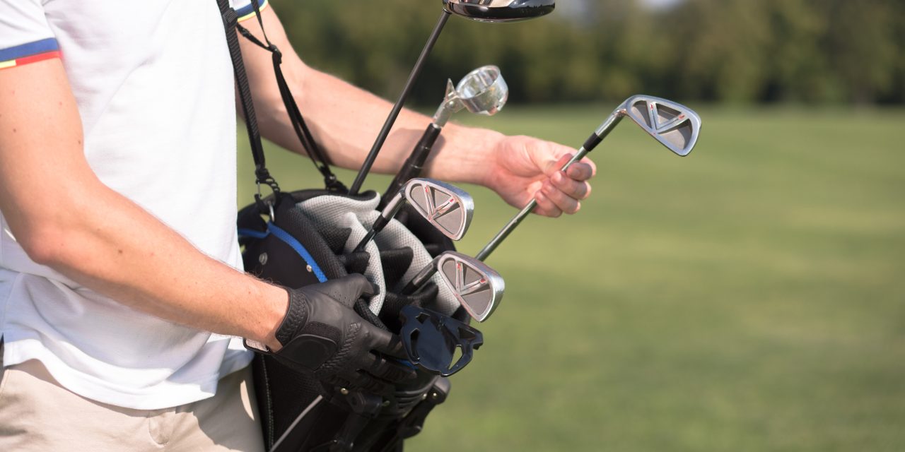 Carballo golpea primero y toma el control antes de la ronda final en Punta del Este