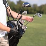 Carballo golpea primero y toma el control antes de la ronda final en Punta del Este