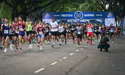 FIESTAS MAYAS CELEBRÓ SUS 50 EDICIONES CON UNA MULTITUD HISTÓRICA EN LAS CALLES DE BUENOS AIRES