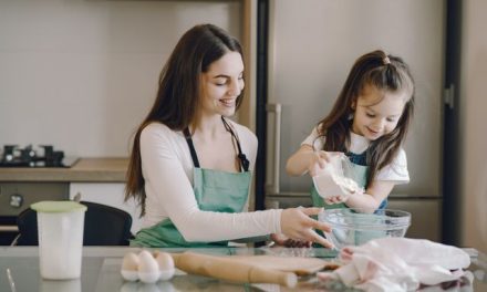 “ESO NO SE TIRA”: LAS ENSEÑANZAS DE LAS MADRES QUE VUELVEN A COBRAR VALOR FRENTE AL DESPERDICIO DE ALIMENTOS